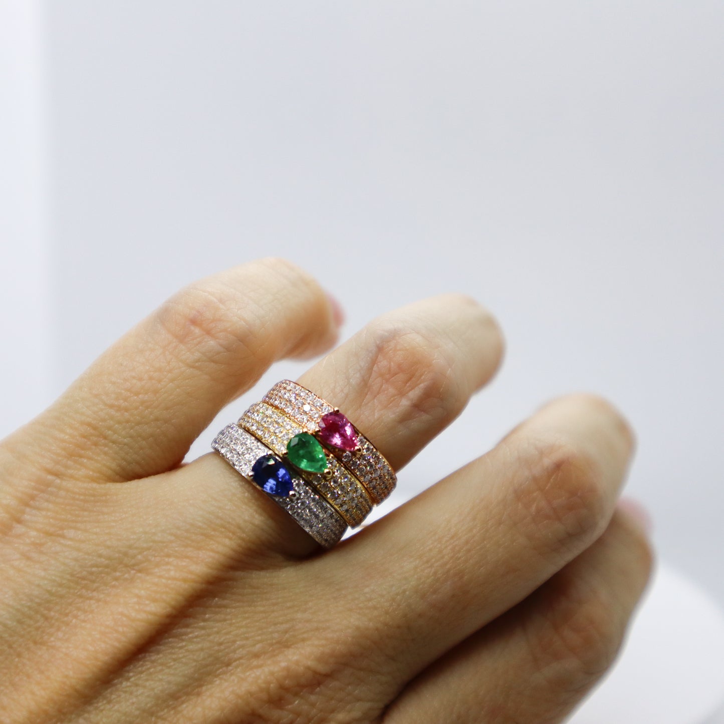 Anillo de Zafiro Rosa con Diamantes