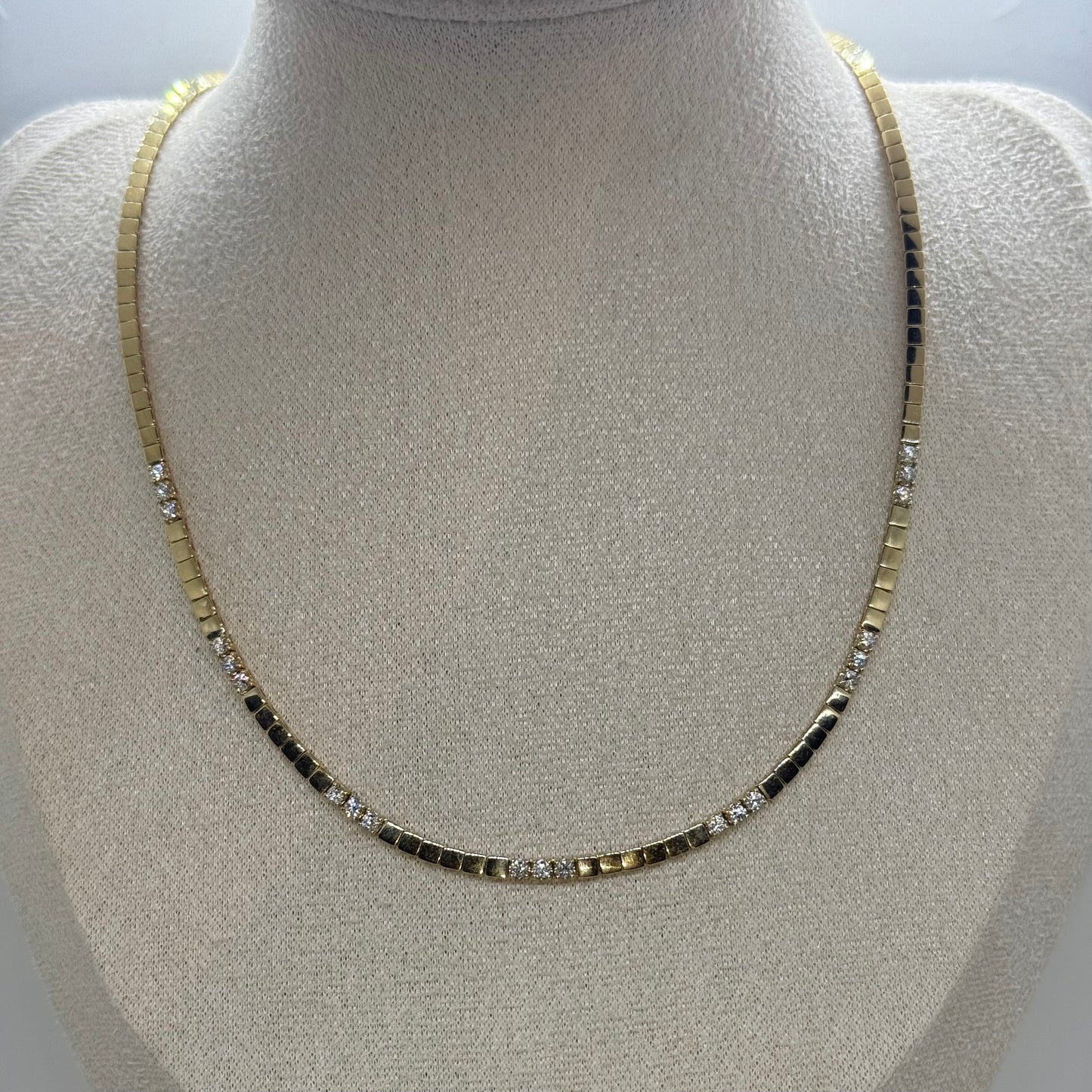 Collar de Oro con Diamantes